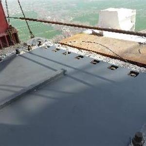 鞍体底板已经安装就位